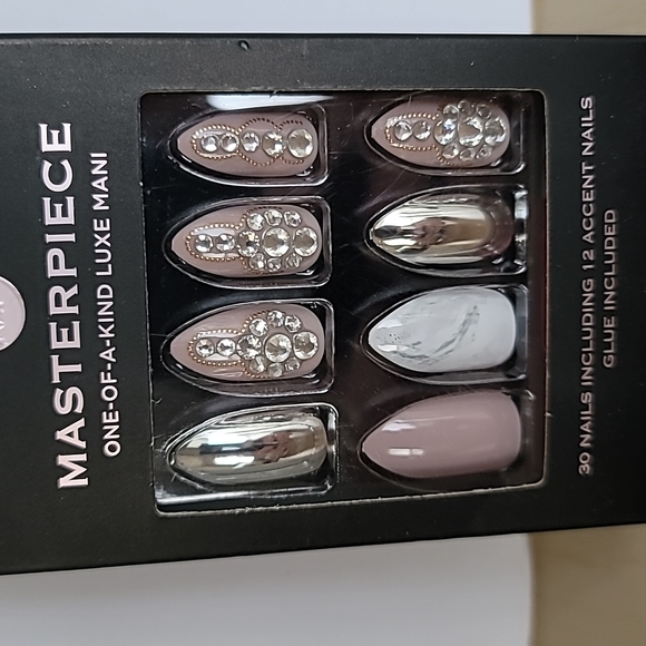 🌵 4/$20 Kiss Masterpiece Glue on Nails Pink Chrome Bling New - Picture 2 of 4